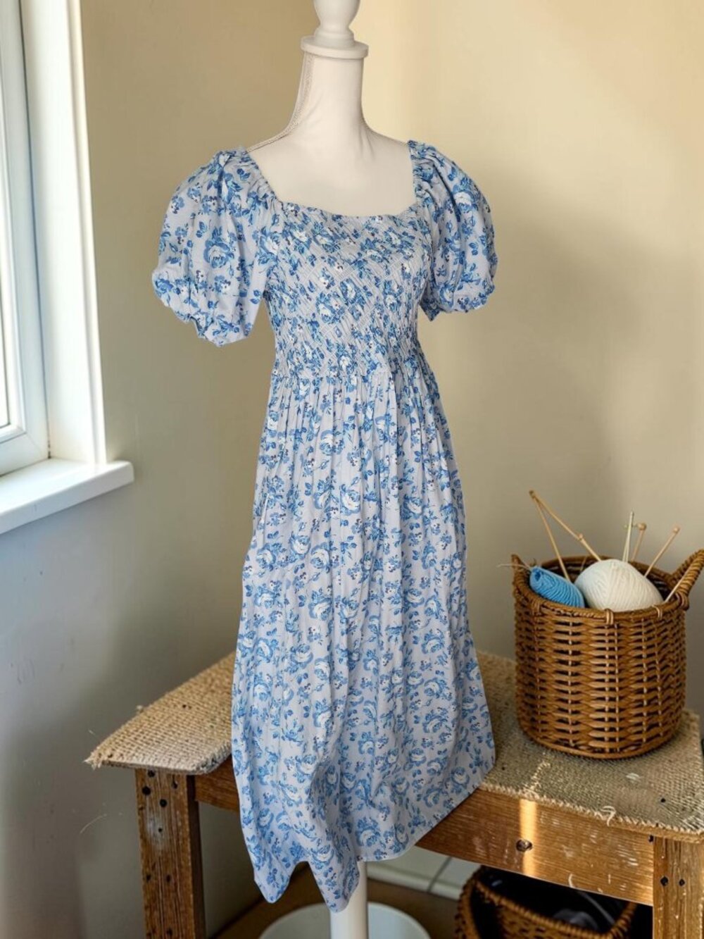 💙 Simply Southern Blue Floral Smocked Maxi Dress Large NWT 💙 - Picture 3 of 12